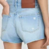 Distressed-Shorts in hellblauer Waschung Distressed-Shorts in hellblauer Waschung