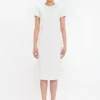 Figurbetontes T-Shirt-Kleid in Elfenbein