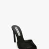 Harlow Mule 100 aus schwarzem Satin Harlow Mule 100 aus schwarzem Satin