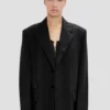 Jacke mit fallendem Revers in Schwarz Jacke mit fallendem Revers in Schwarz