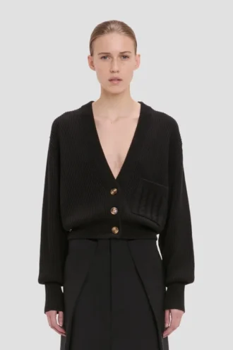 Strickjacke mit Zopfmuster und Taschen in Schwarz