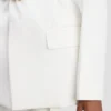 Taillierte Jacke mit Gürtel in Elfenbein Taillierte Jacke mit Gürtel in Elfenbein