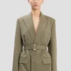 Taillierte Jacke mit Gürtel in Salbei-Melange