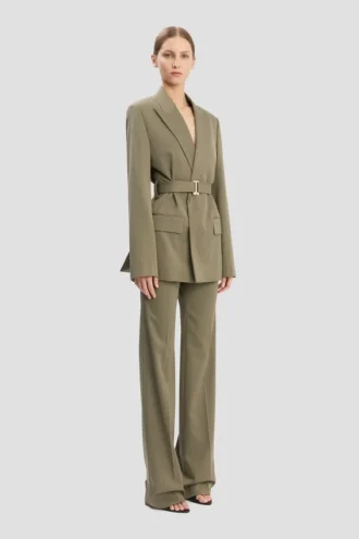 Taillierte Jacke mit Gürtel in Salbei-Melange