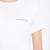 Tailliertes T-Shirt mit kleinem Logo in Weiß