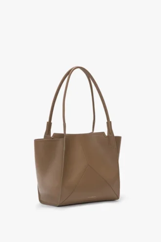 The Victoria-Tasche aus taubengrauem Leder